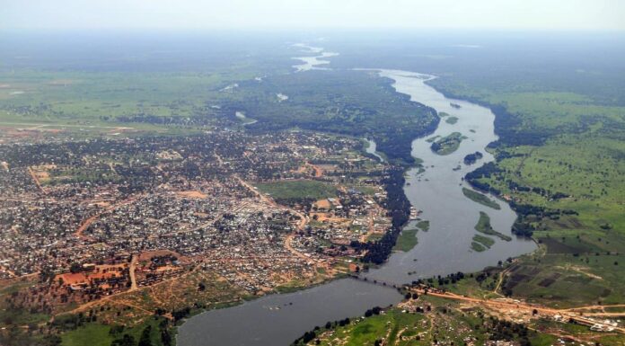 In quale direzione scorre il fiume Nilo?
