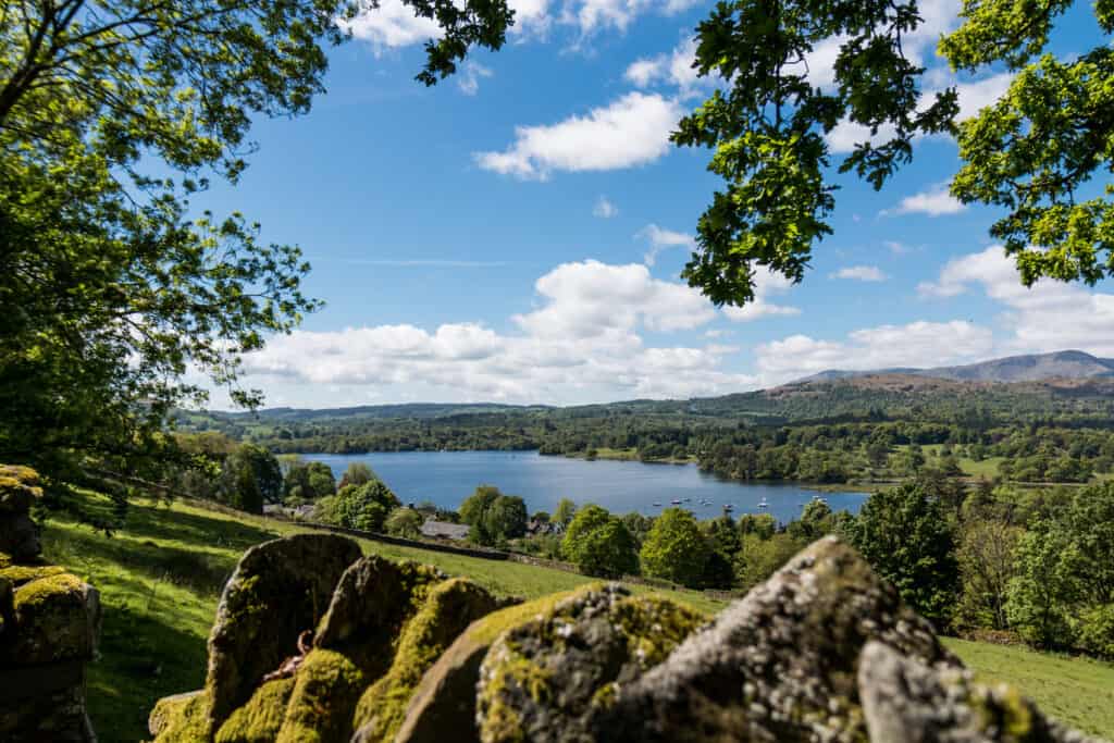 Vista sul lago Windermere appena fuori Ambleside.