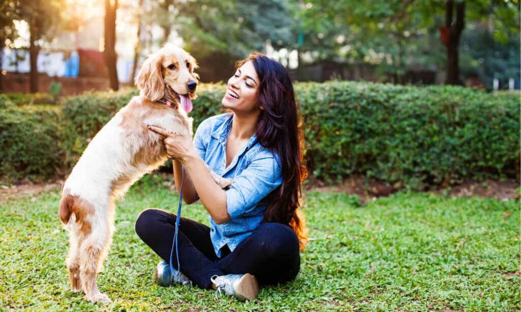 Dog Park Series - Donna con cane