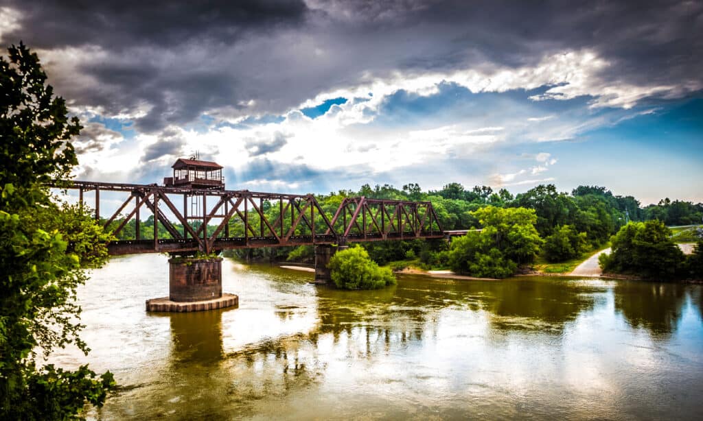 River, Georgia - Stato USA, Treno - Veicolo, Cavalletto, Architettura