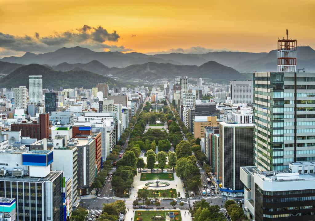 Paesaggio urbano di Sapporo, Giappone a odori Park.