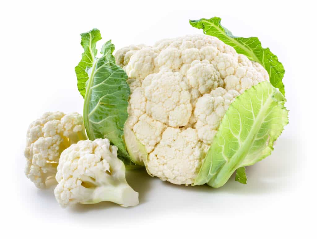 Cavolfiore arancione contro cavolfiore bianco