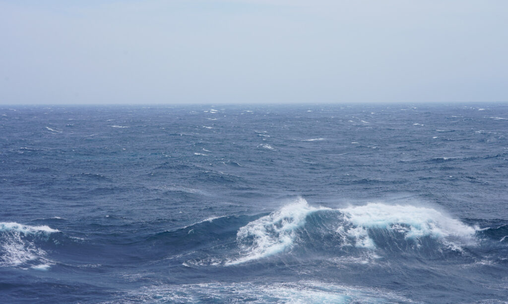Oceano Pacifico durante un tifone