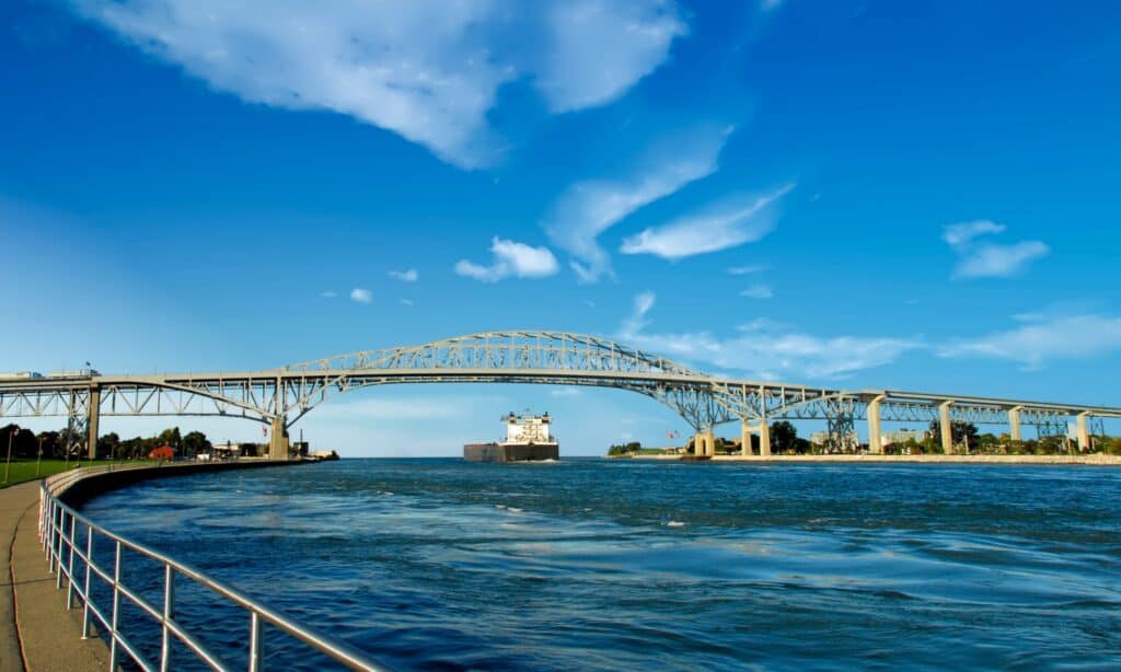 Quanto è profondo il fiume St. Clair nel Michigan?