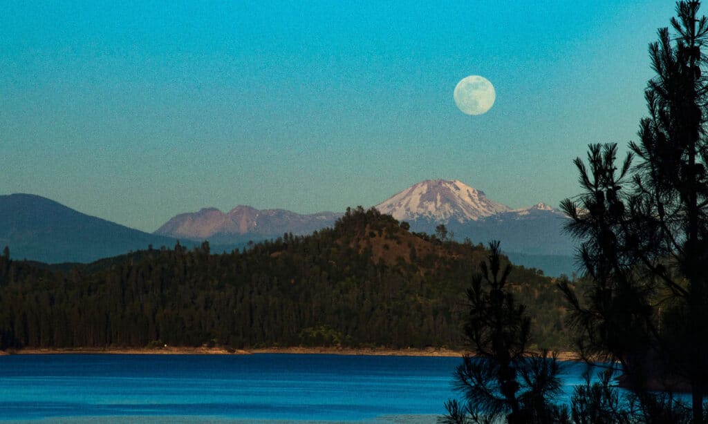 Mt. Lassen dal lago Shasta