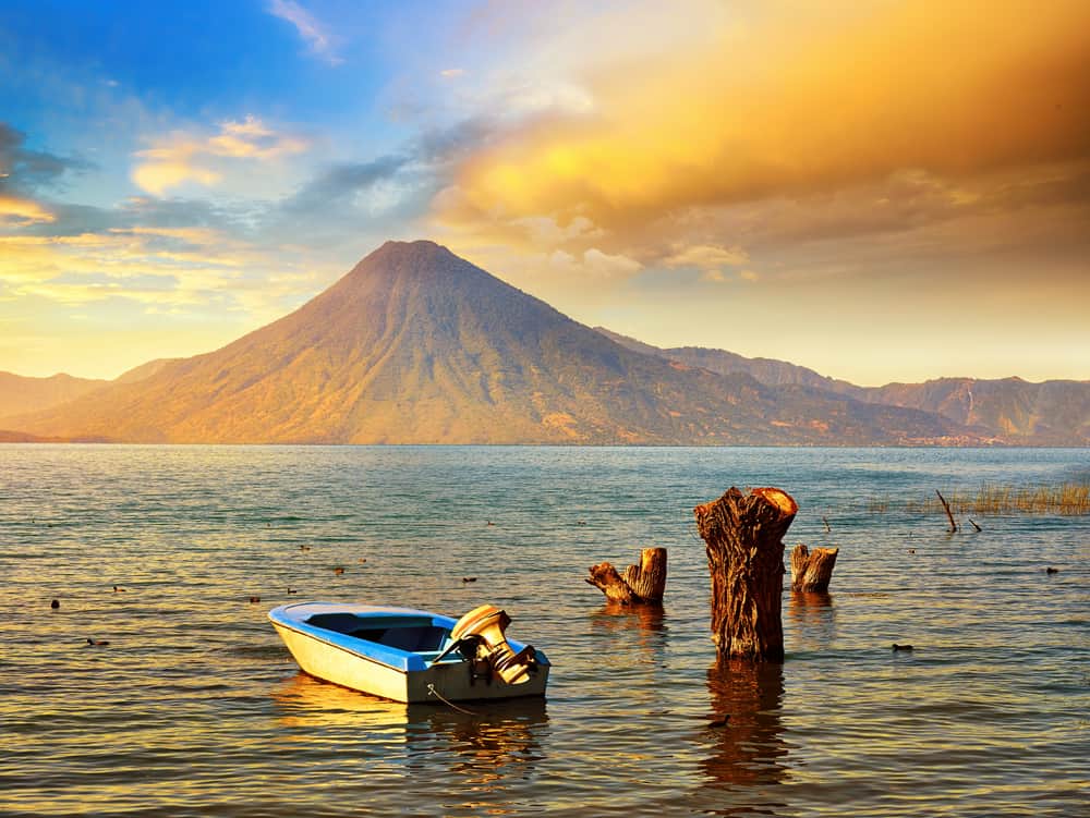 Bellissimo,Tramonto,Al,Lago,Atitlan,Vicino,Il,Vulcano.,Guatemala