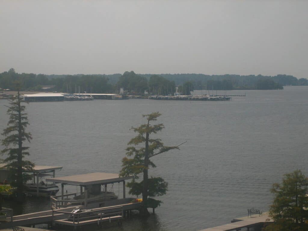 Attraversa il lago Louisiana