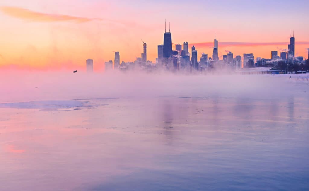 Un vortice polare sul lago Michigan e sullo skyline di Chicago