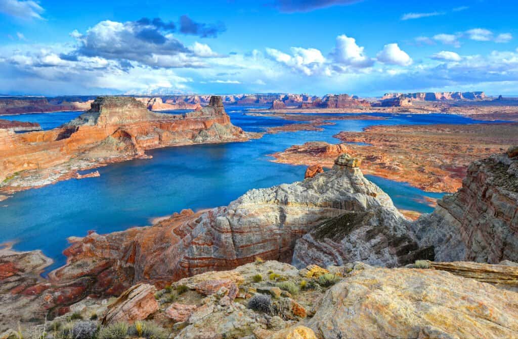 Bacino idrico del lago Powell sul fiume Colorado.