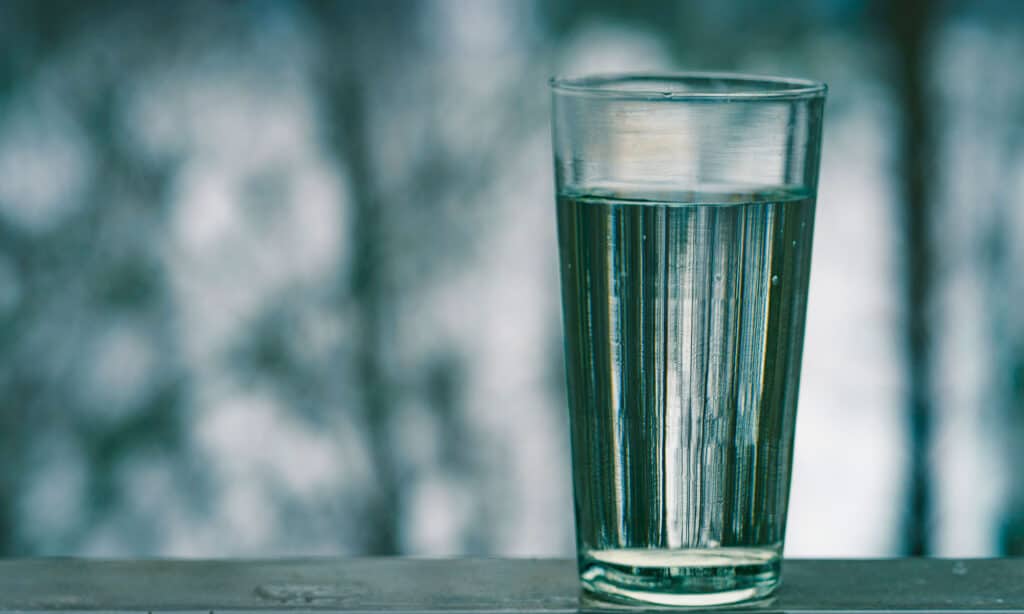 Acqua potabile, contaminazione, inquinamento, piombo, bicchiere
