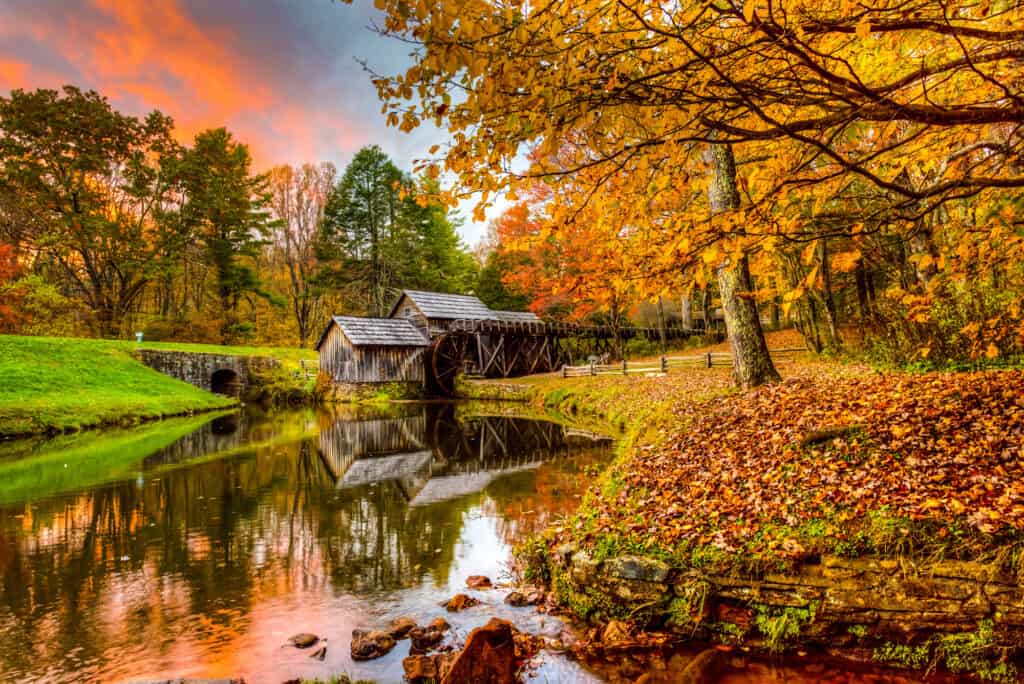 Blue Ridge Parkway, mulino ad acqua, Virginia - Stato USA, 2015, autunno