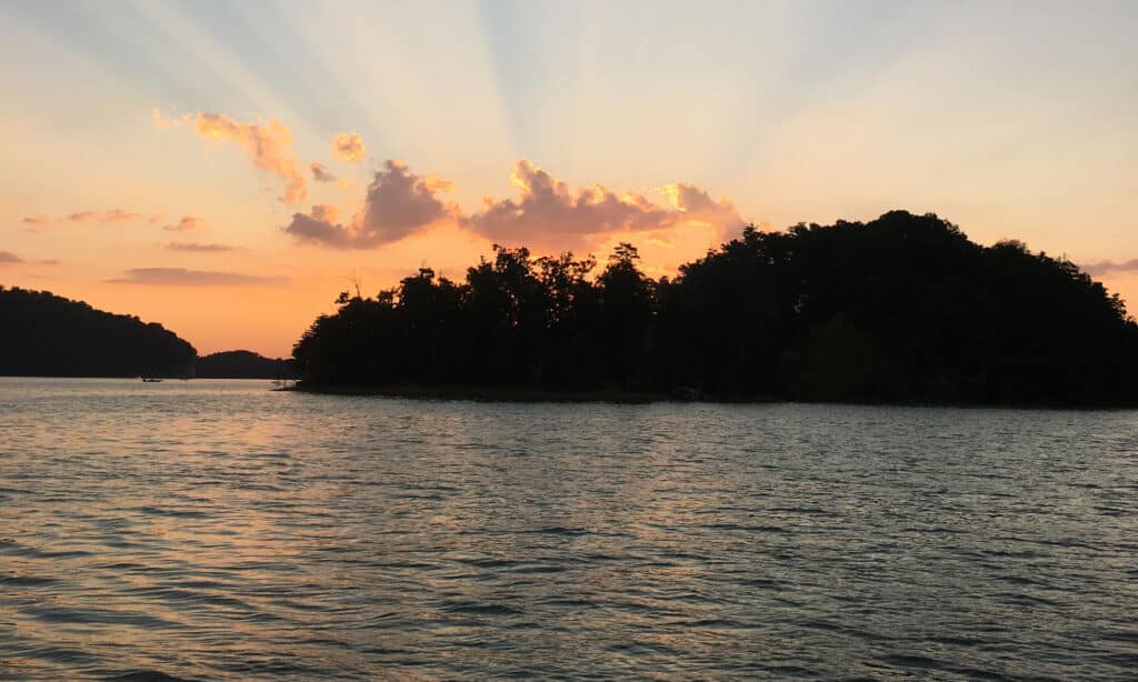 Tramonto sul lago South Holston