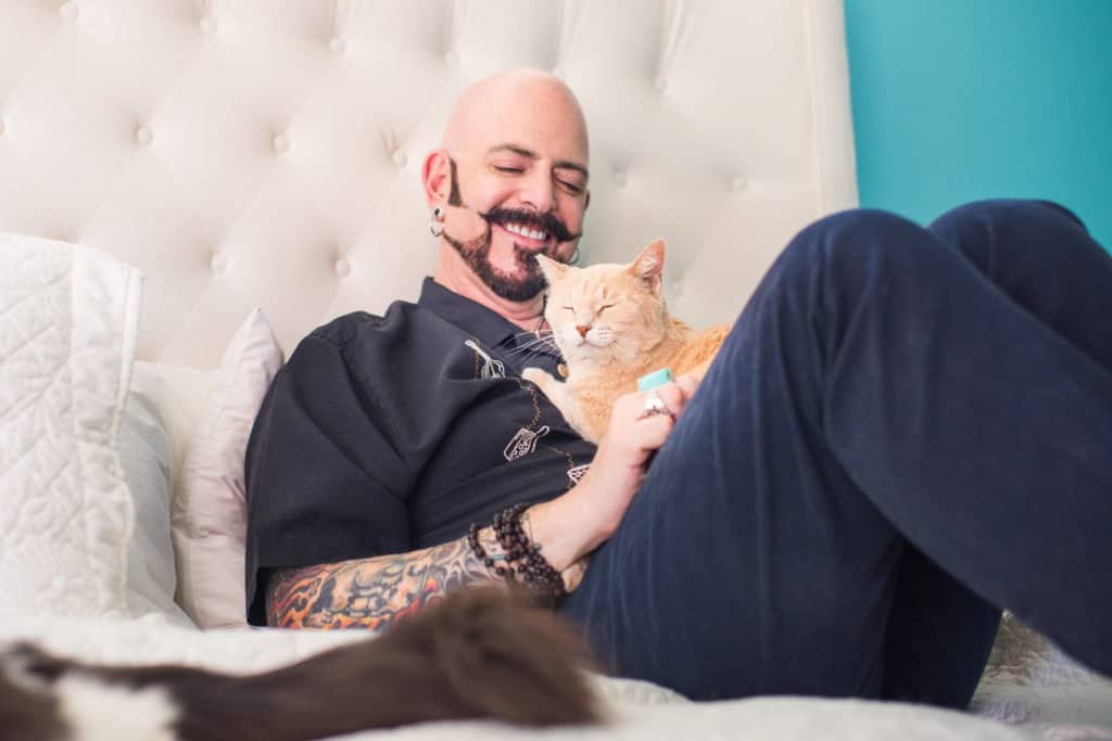 Jackson Galaxy e il suo gattino