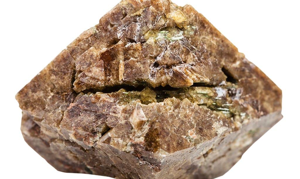 Cristalli di zircone verde in pietra