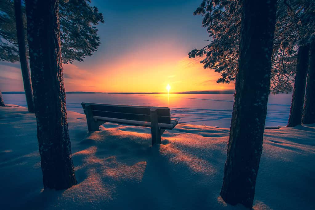 Al solstizio d'inverno sperimentiamo la minor quantità di luce diurna