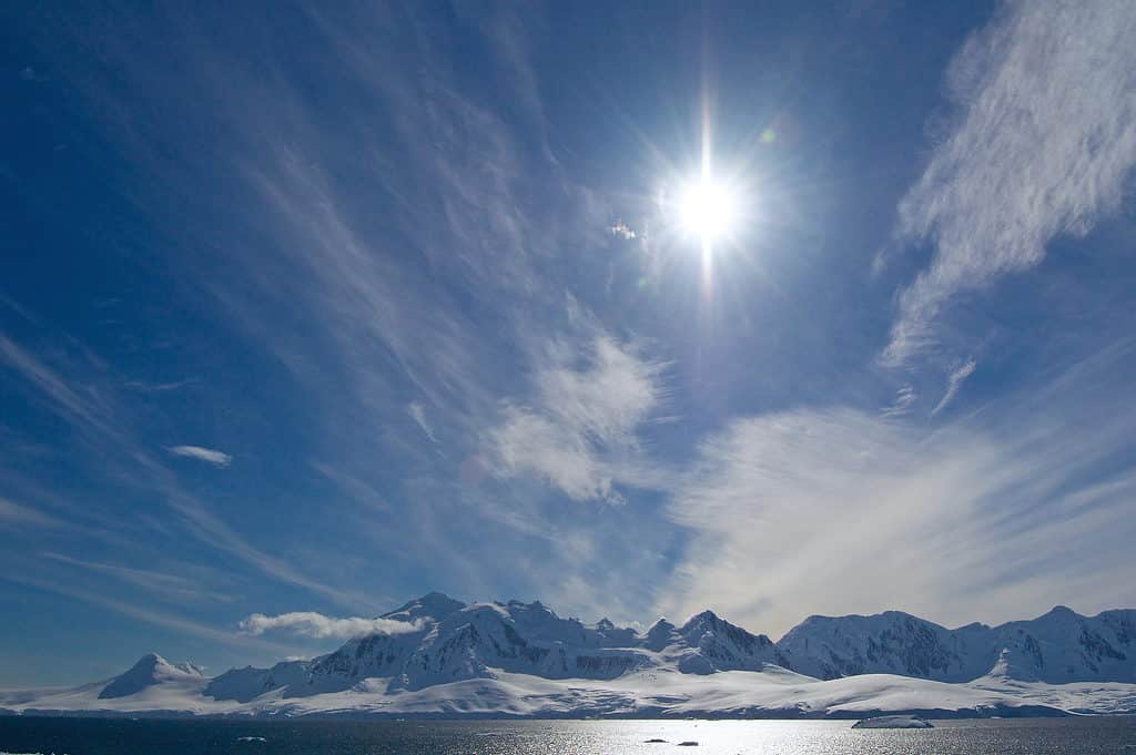 Antartide con il sole che splende