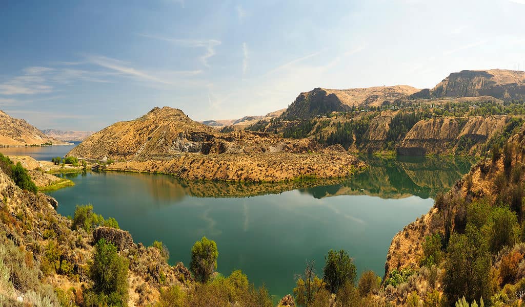 Franklin D. Roosevelt Lake (Lago Roosevelt) nello stato di Washington