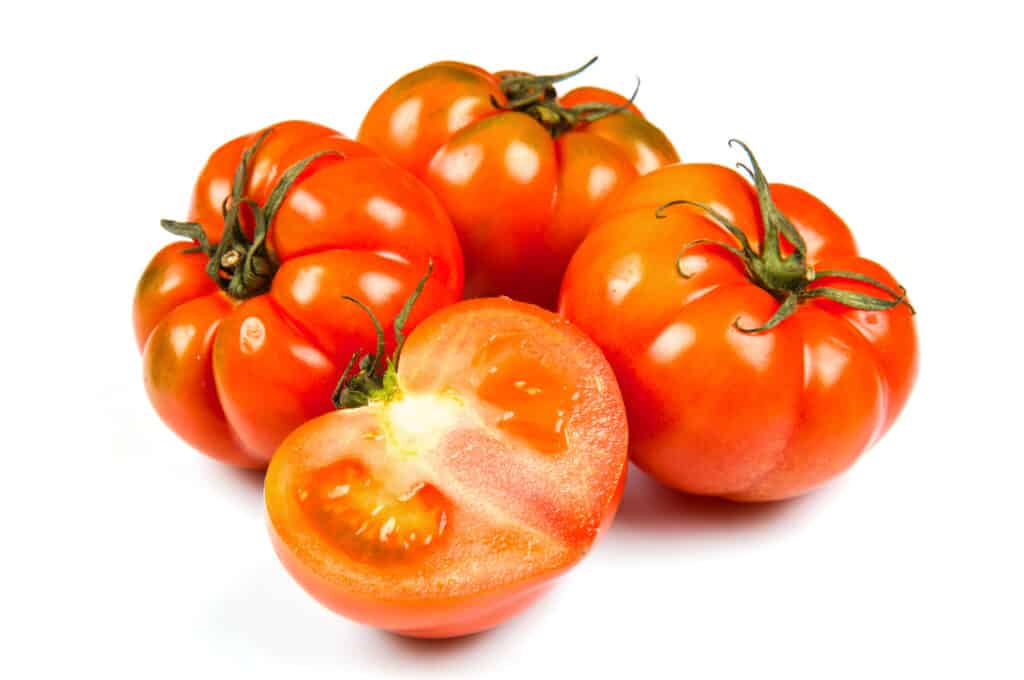 I pomodori bistecca più grandi possono pesare una libbra o più