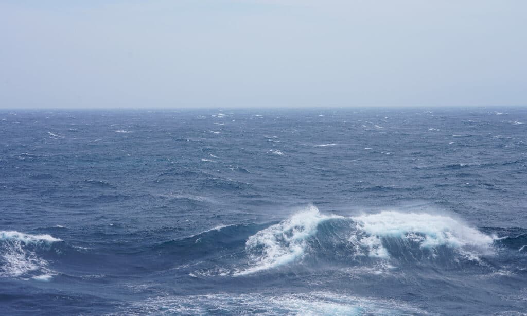 Oceano Pacifico durante un tifone