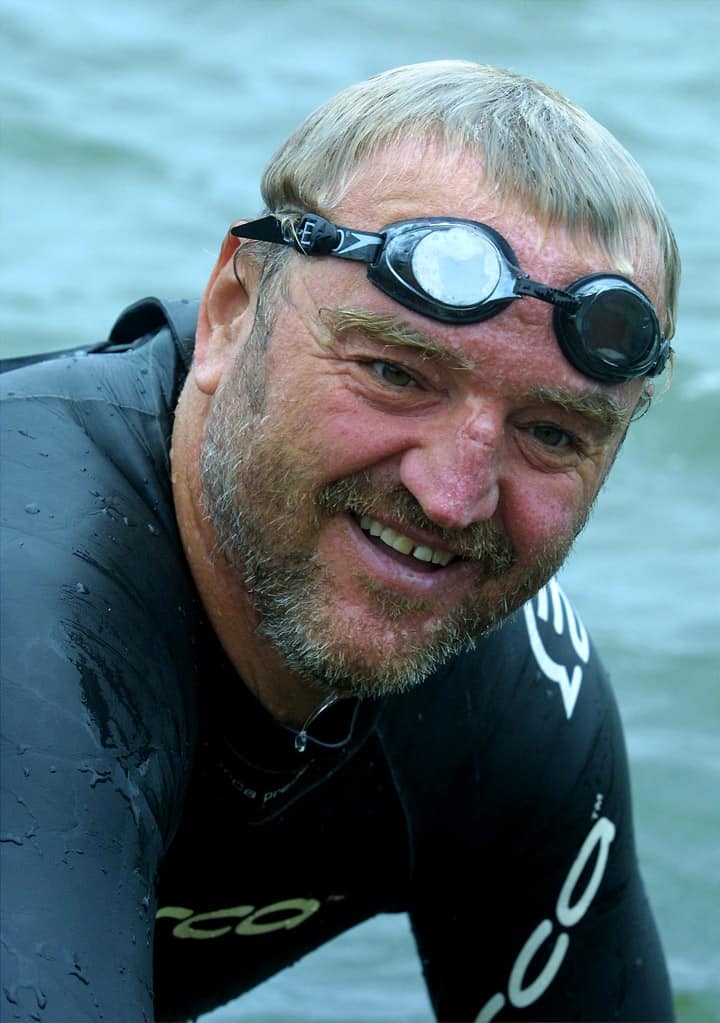 Martin Strel mentre nuota nel Rio delle Amazzoni