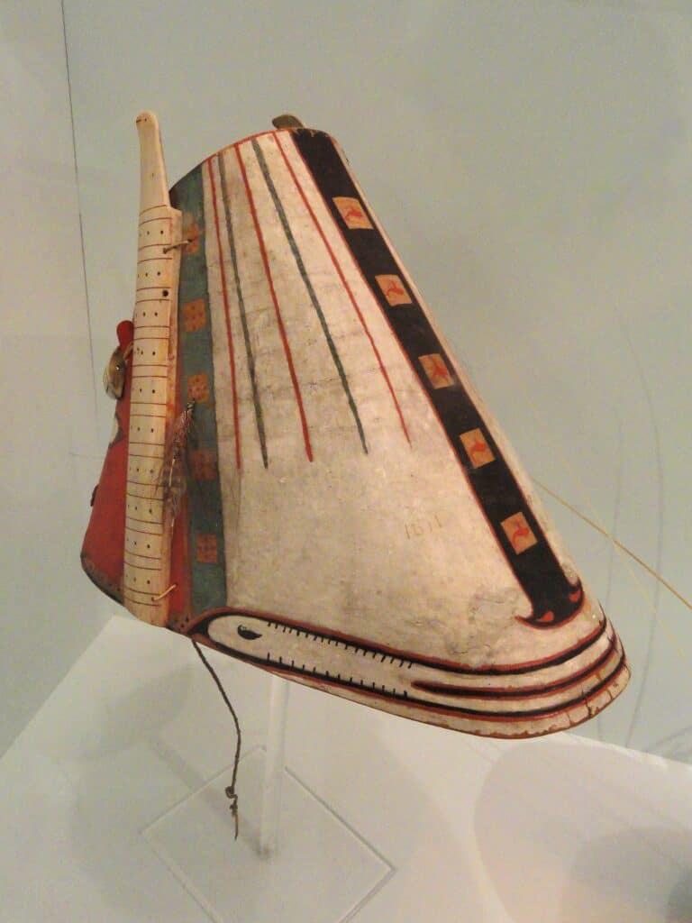 Cappello da uomo aleut in mostra al Peabody Museum dell'Università di Harvard