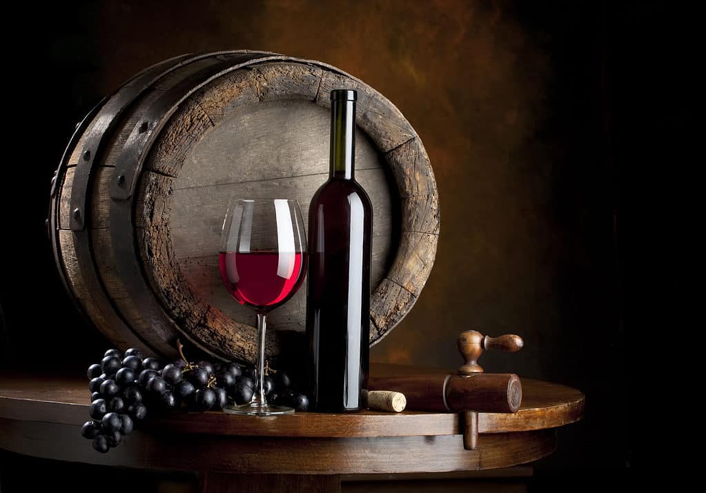 vino e botte con vetro