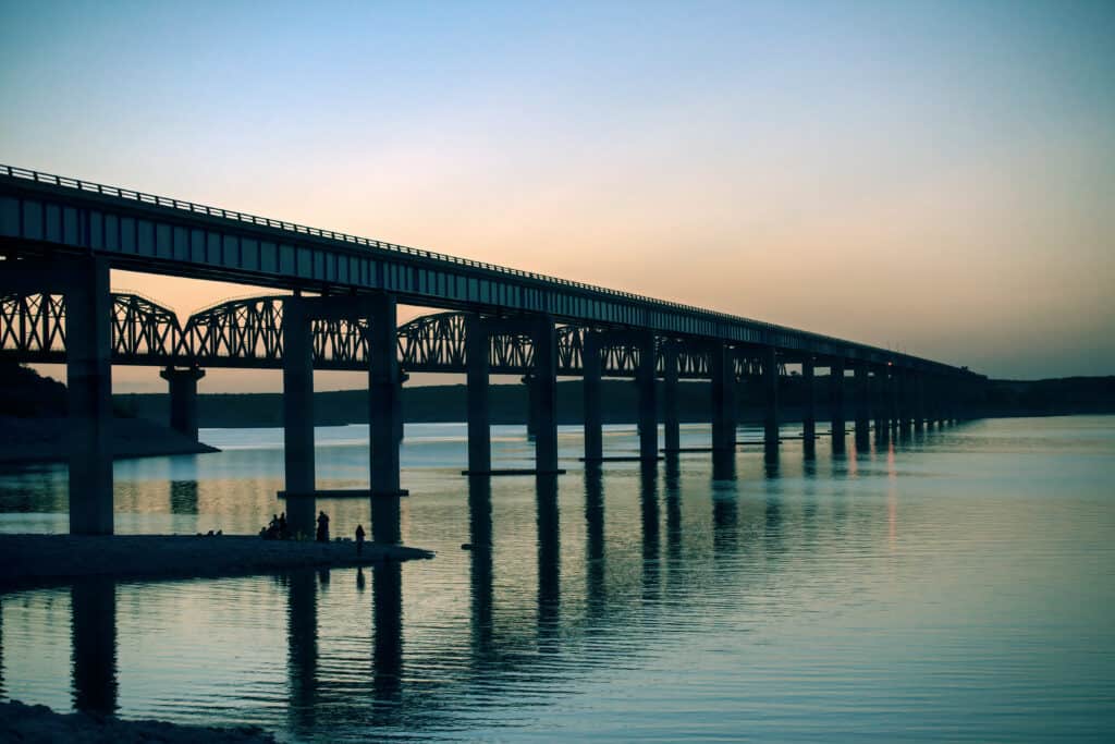Ponte sul lago Amistad a Del Rio, Texas