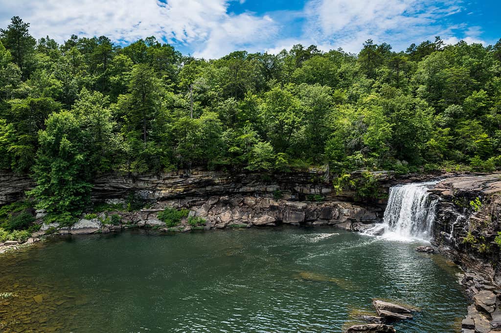 Cascata nella riserva nazionale del Little River Canyon in Alabama