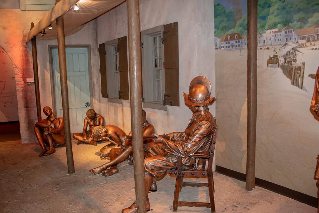 Cincinnati, OH / USA - 23 aprile 2019: Mostra sulla storia della schiavitù nel Freedom Center di Cincinnati, Oh.