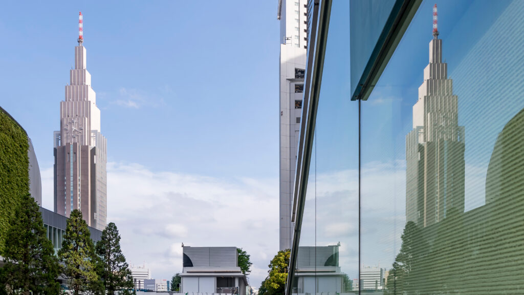 NTT Docomo Yoyogi Building dal quartiere Shinjuku di Tokyo, Giappone