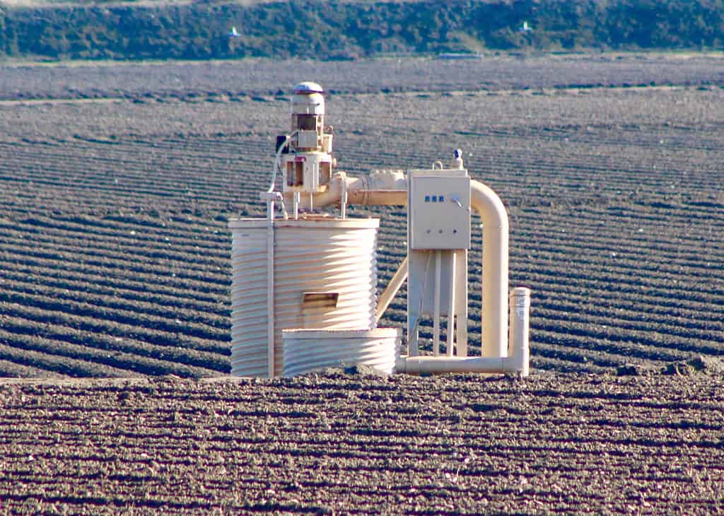 Una pompa di irrigazione in una fattoria vicino a Spreckels, in California.