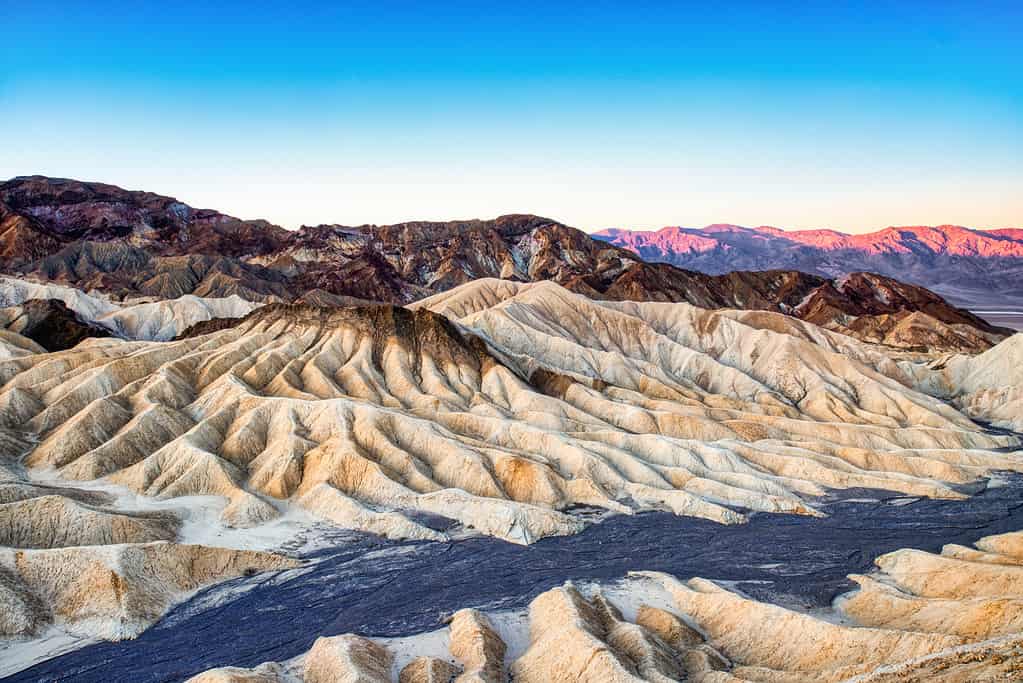 Badlands vista da Zabriskie Point nel Parco Nazionale della Valle della Morte al tramonto, California
