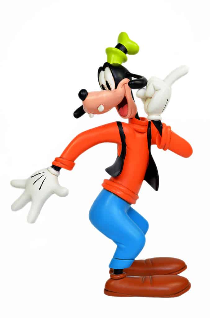 Immagine in studio di una figura in resina Goofy con uno sfondo bianco isolato