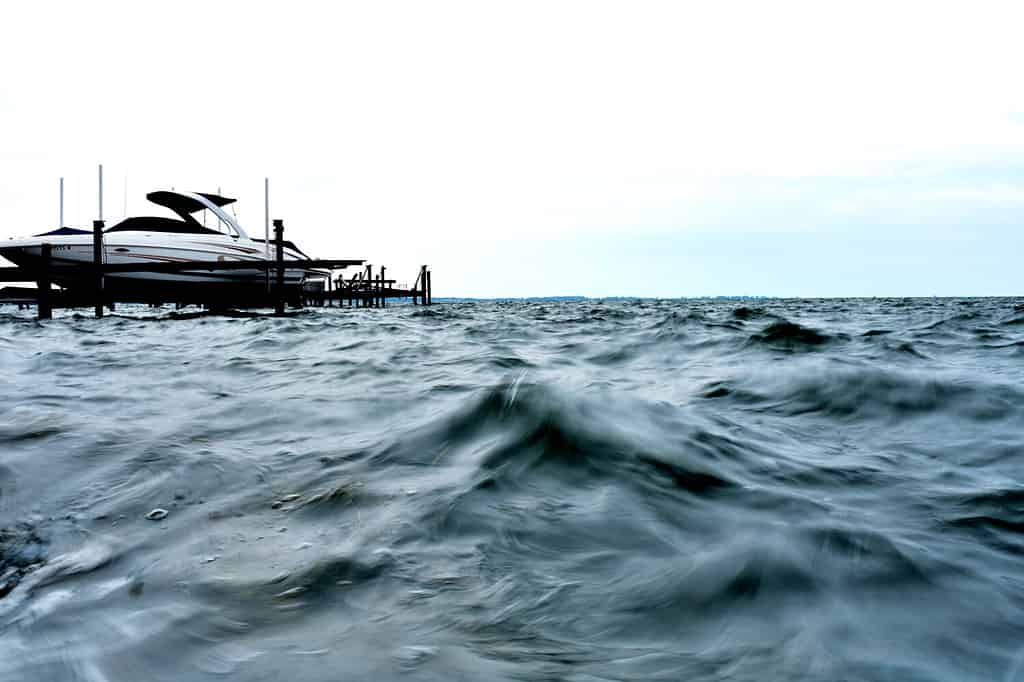 Choppy Lake St. Clair al molo delle barche