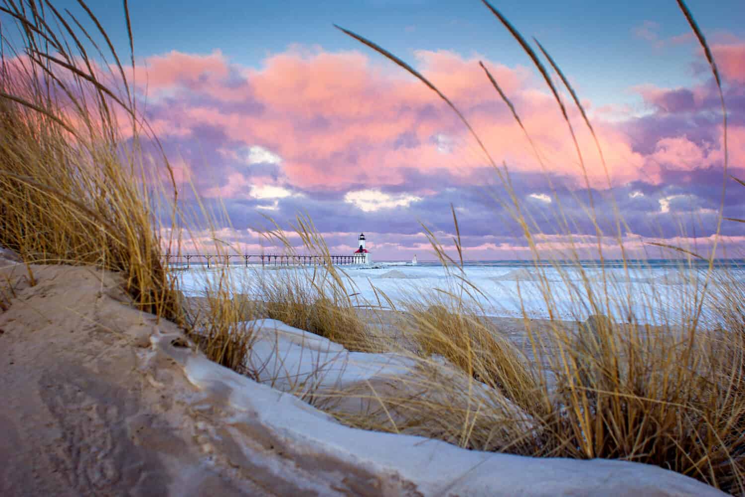 Viste del faro di Michigan City da Washington Park, Michigan City Indiana.