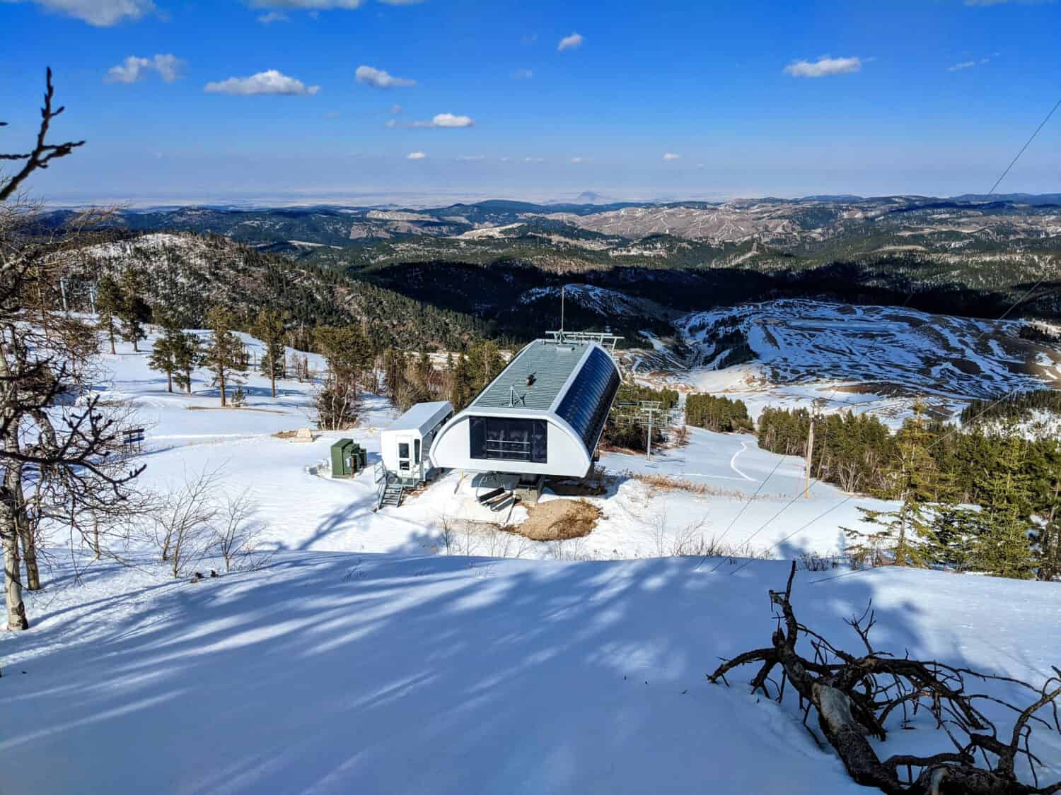 Parte superiore del comprensorio sciistico di Terry Peak da Terry Peak SW di Lead, SD