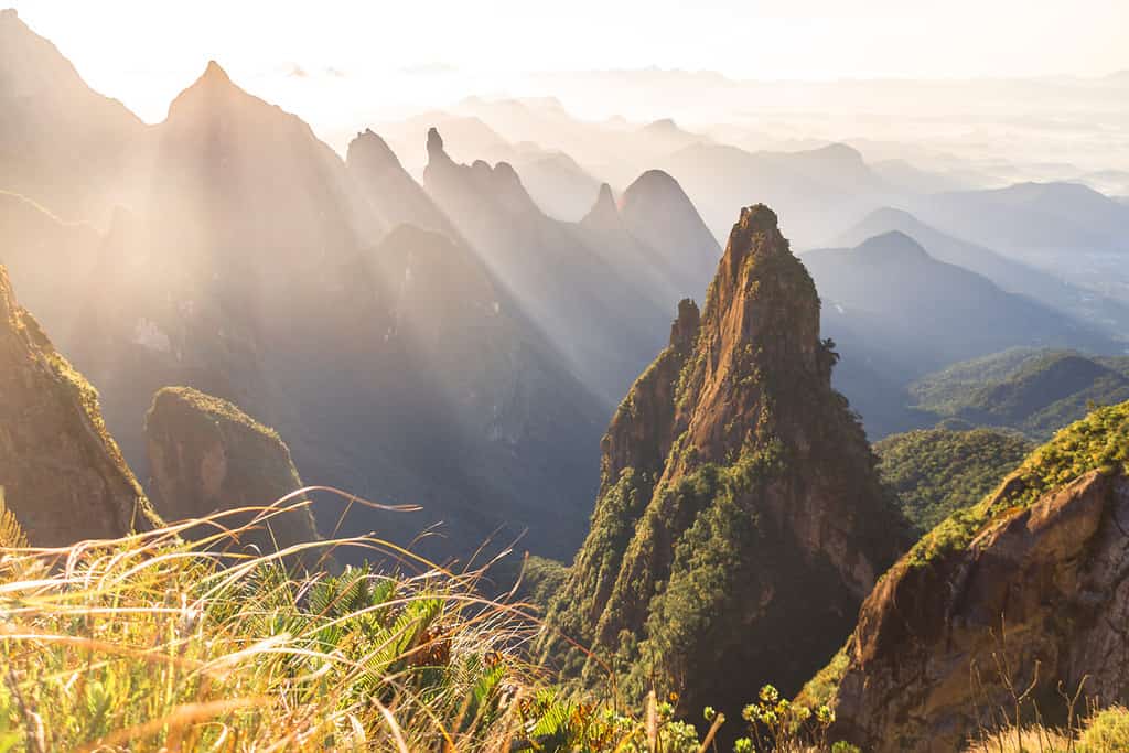 Alba ai Portals do Hércules nel Parco Nazionale della Serra dos Órgãos, Petrópolis - Rio de Janeiro, Brasile