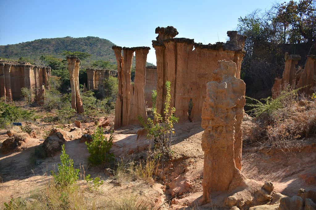 I viaggiatori a Iringa possono visitare il sito dell'età della pietra di Isimila