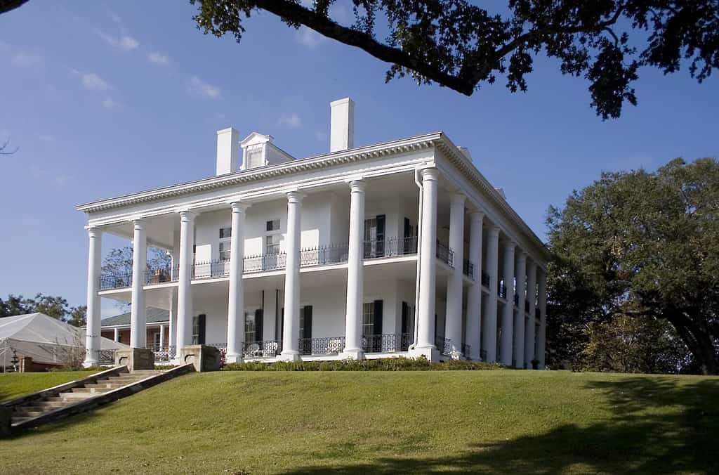 Foto di scorta della casa della piantagione di Natchez situata sul fiume Mississippi. Una casa anteguerra