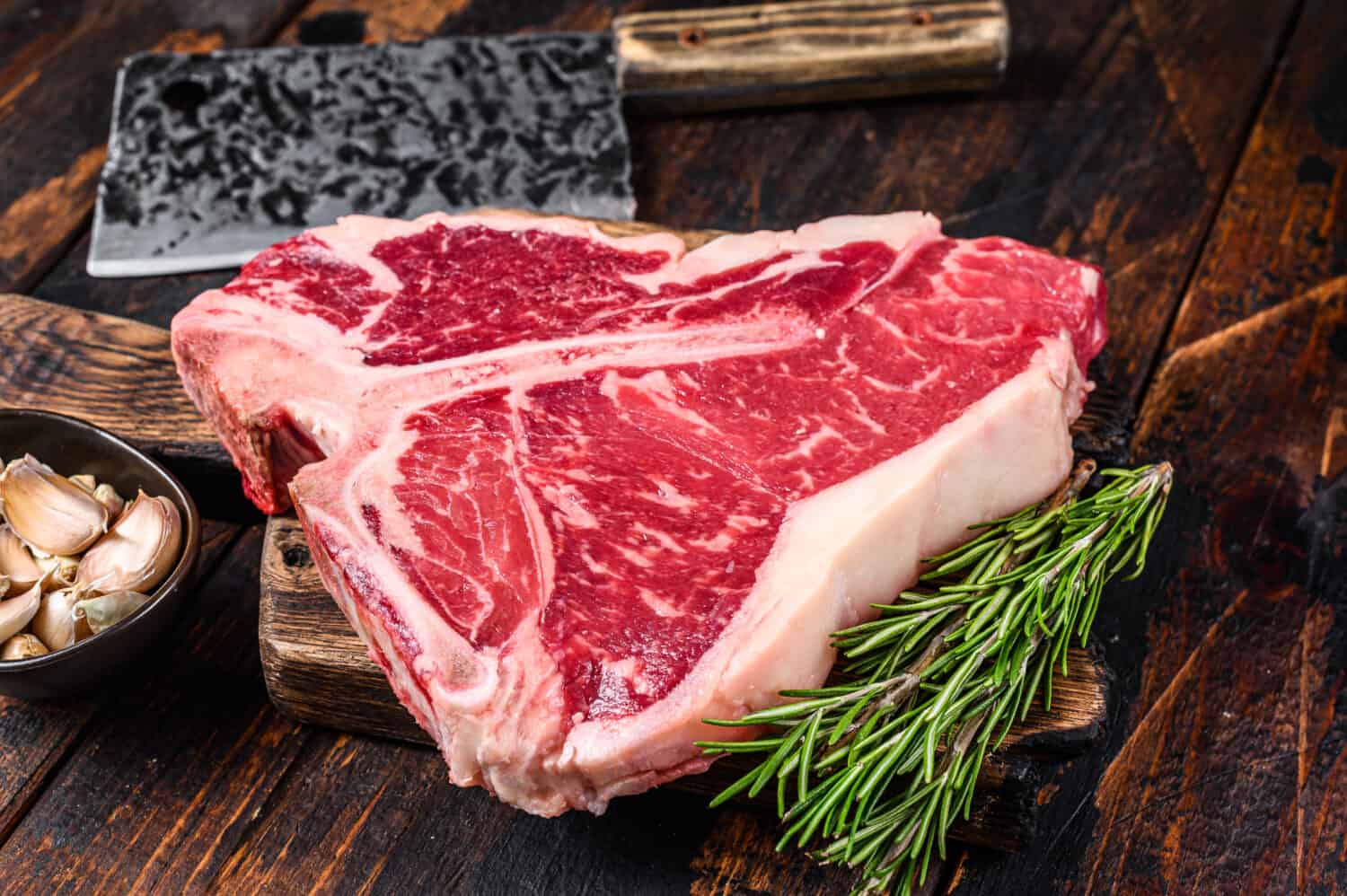 Bistecca alla fiorentina cruda con osso