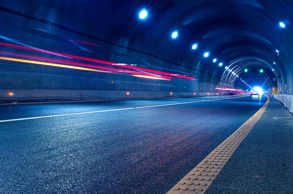 Tunnel automobilistico sotterraneo
