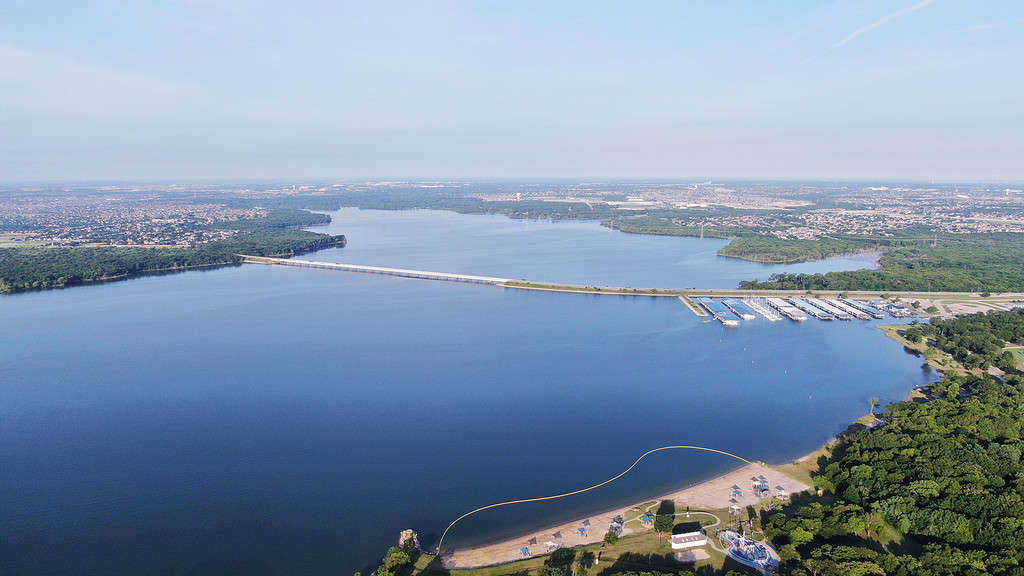 Vista aerea di Joe Pool Lake, il lago più profondo della contea di Tarrant