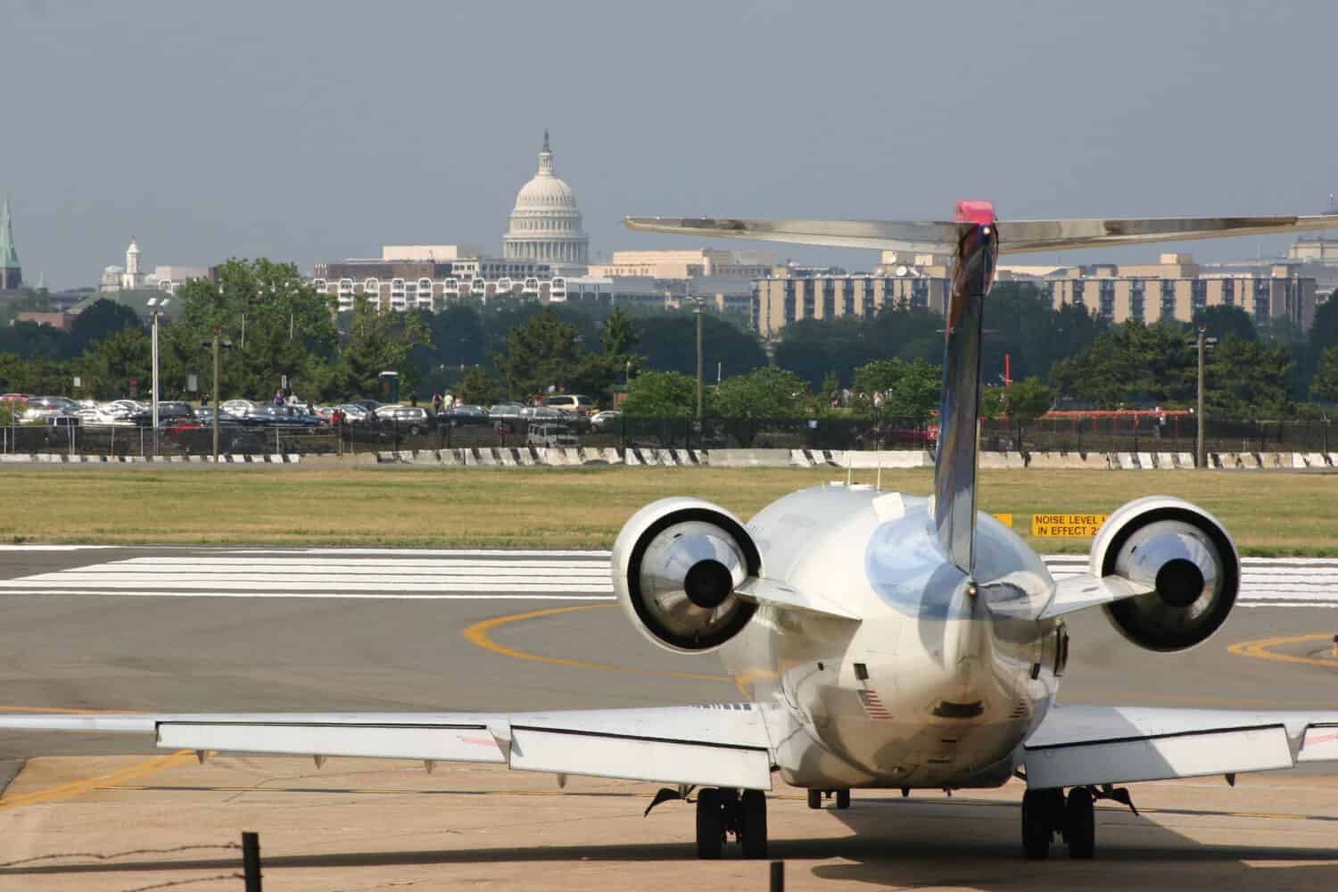 Campidoglio degli Stati Uniti e Reagan National Airport in una bella giornata estiva