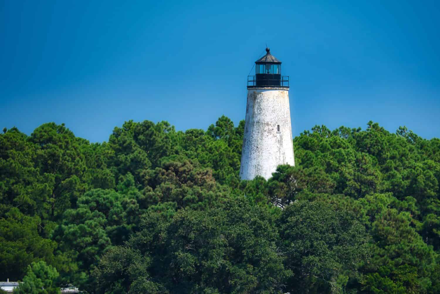 Uno storico faro sull'Isola del Nord vicino a Georgetown, Carolina del Sud, Stati Uniti d'America.