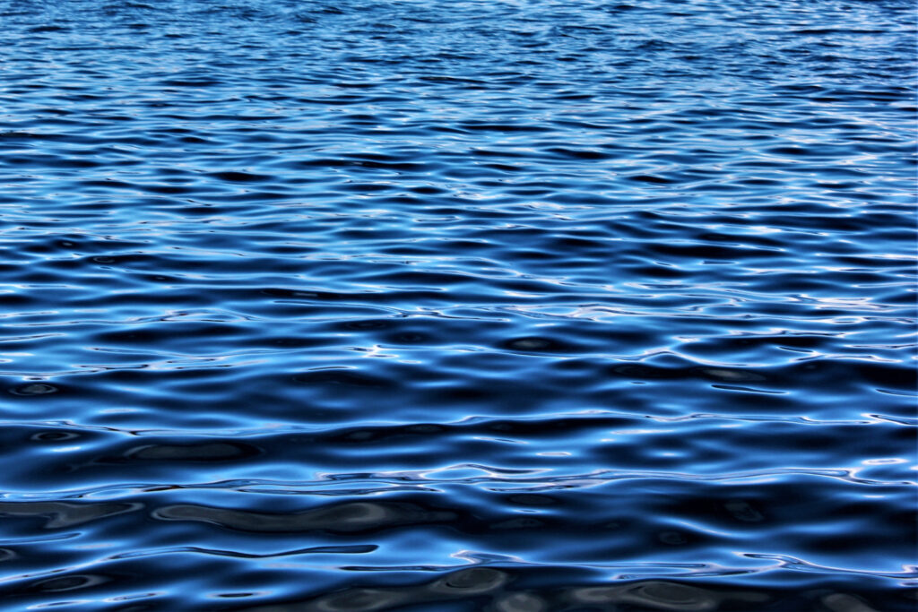 Increspature dell'acqua blu
