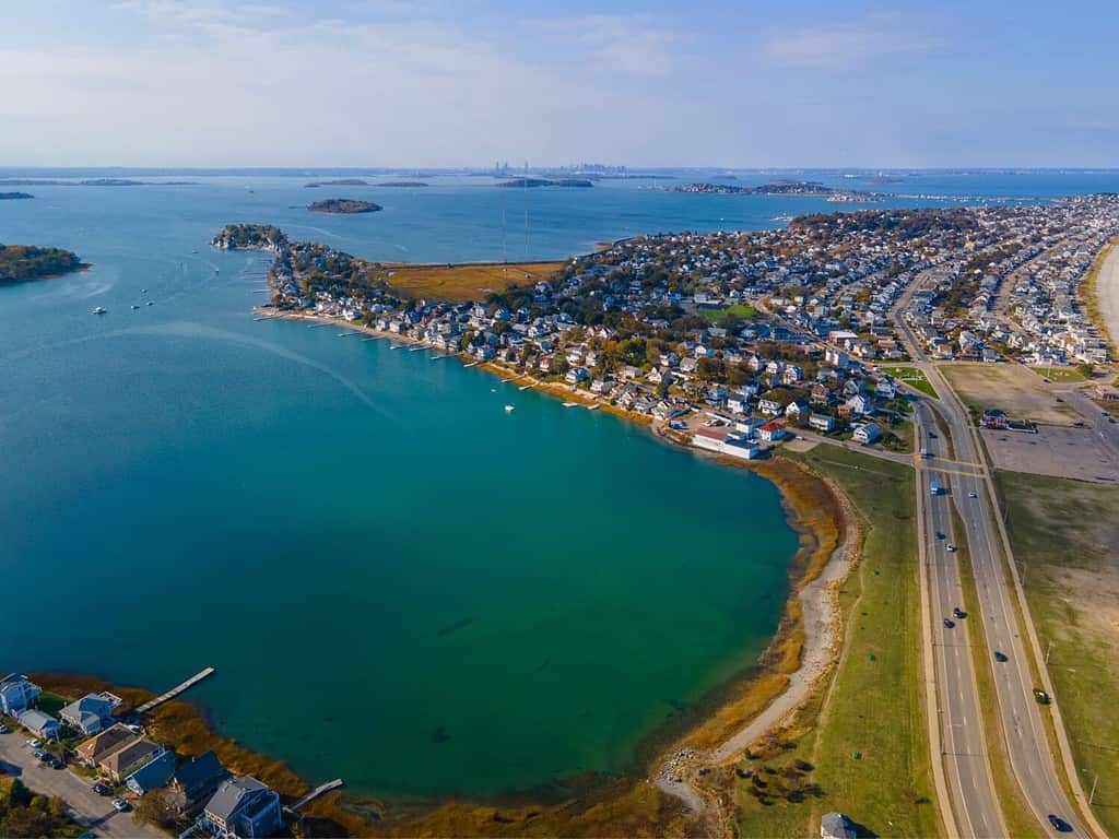 Nantasket Beach, Weir River e Hingham Bay vista aerea con caduta delle foglie nella città di Hull, Massachusetts MA, Stati Uniti d'America.