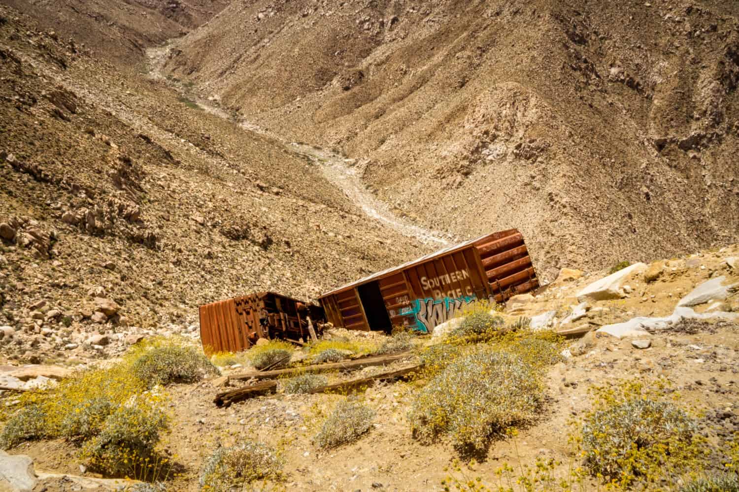 Ferrovia nel treno caduto nel deserto