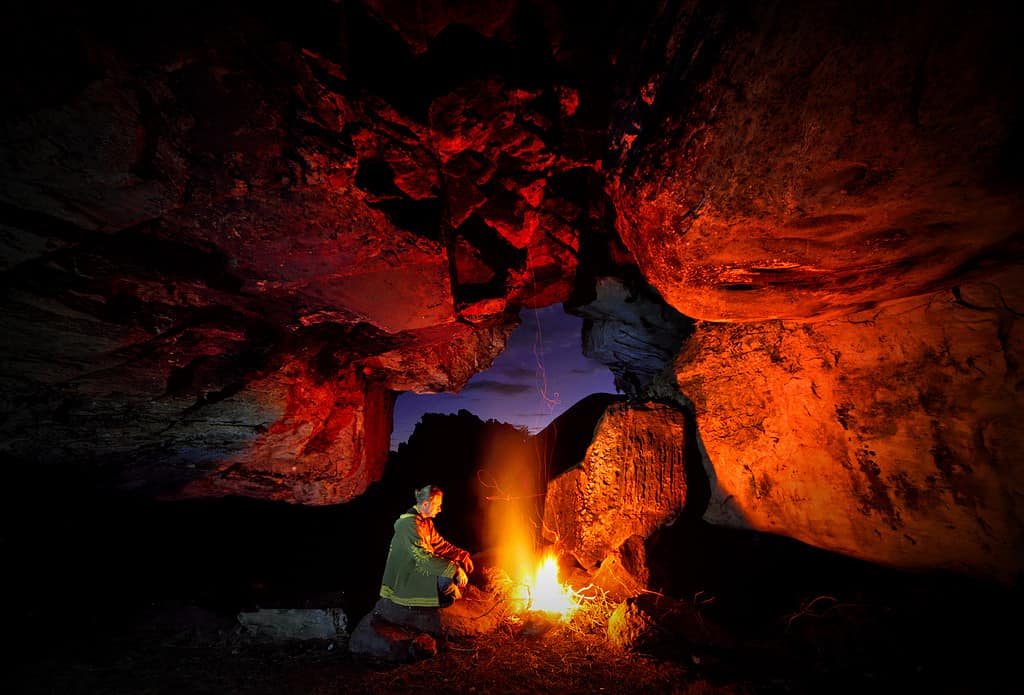 campeggio in una grotta nel parco nazionale di Chimanimani, zimbabwe