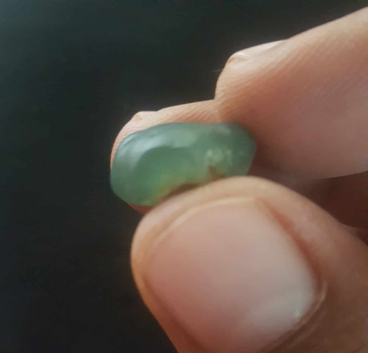 Gemma ruvida di grandidierite blu netural