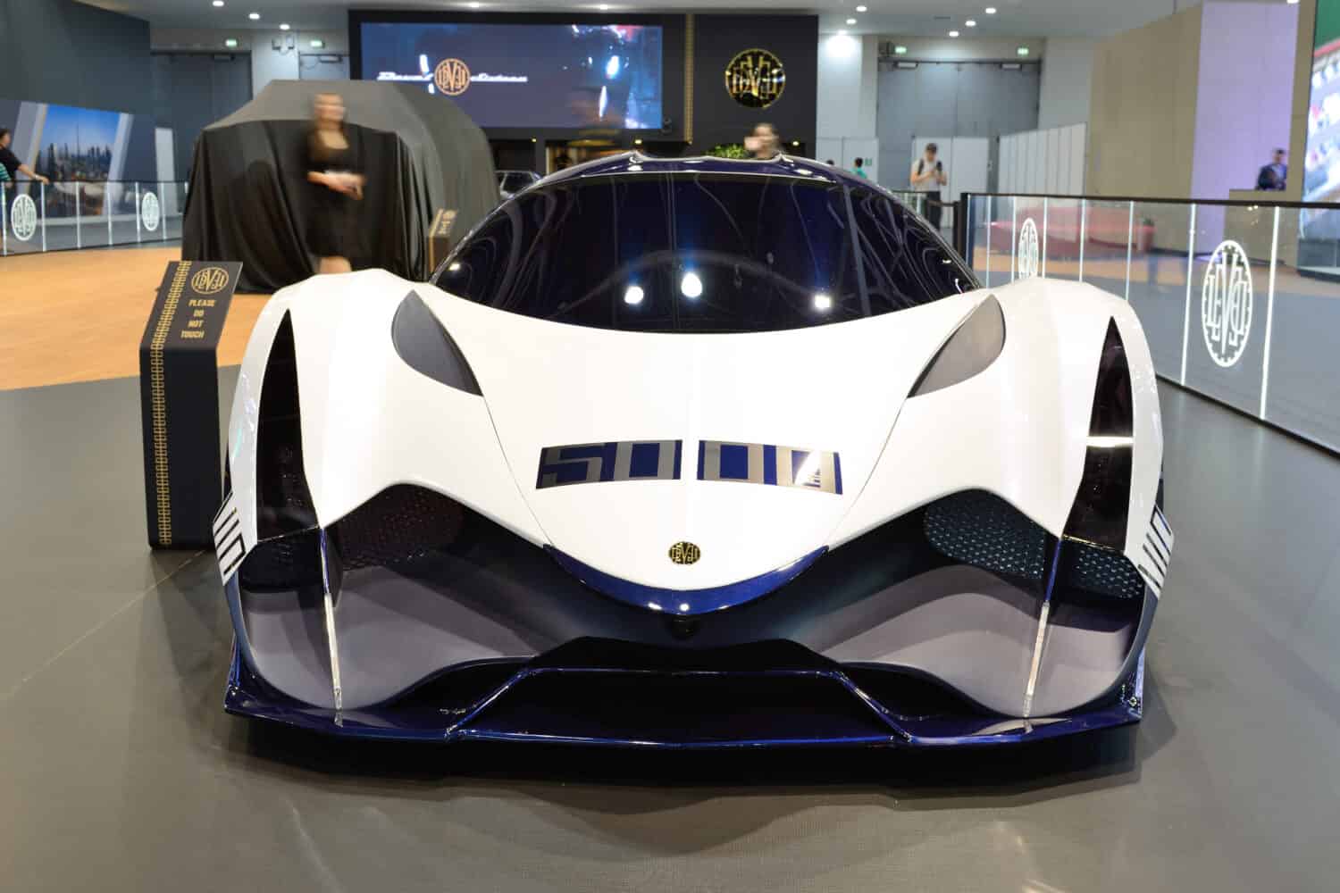 DUBAI, Emirati Arabi Uniti - 17 NOVEMBRE: La supercar Devel Sixteen è al Dubai Motor Show 2017 il 17 novembre 2017